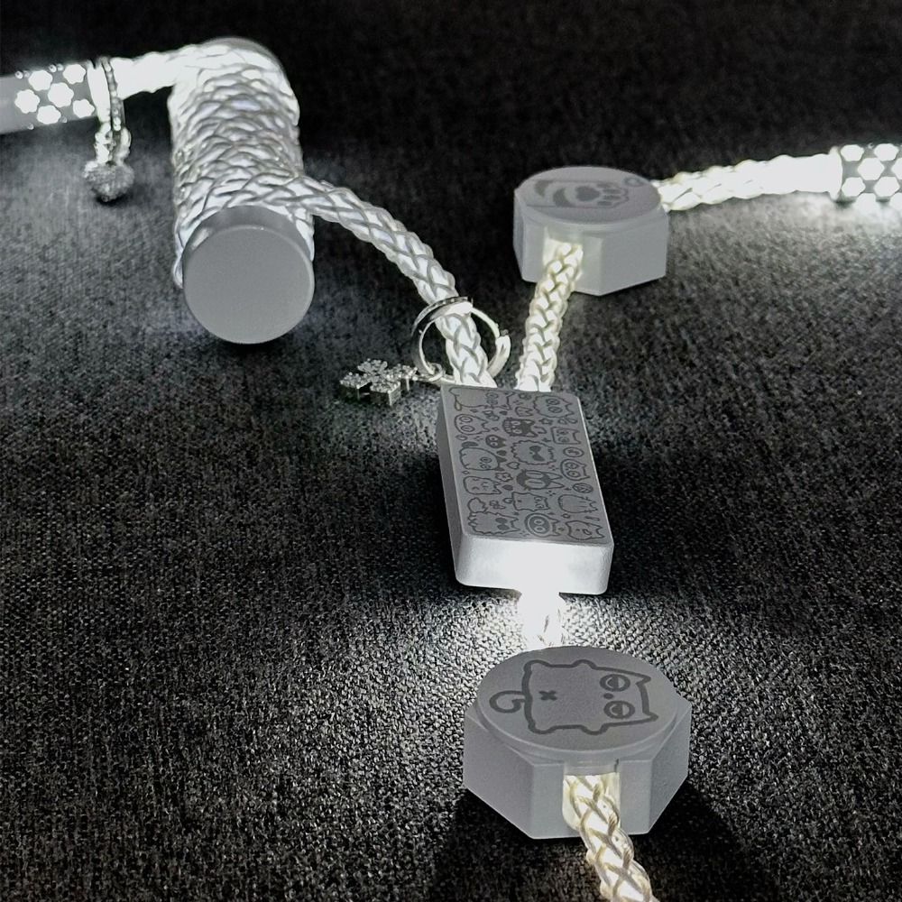 UNKNOWN ERROR D40 Cool White L - đánh giá và giá Gaming Accessories White